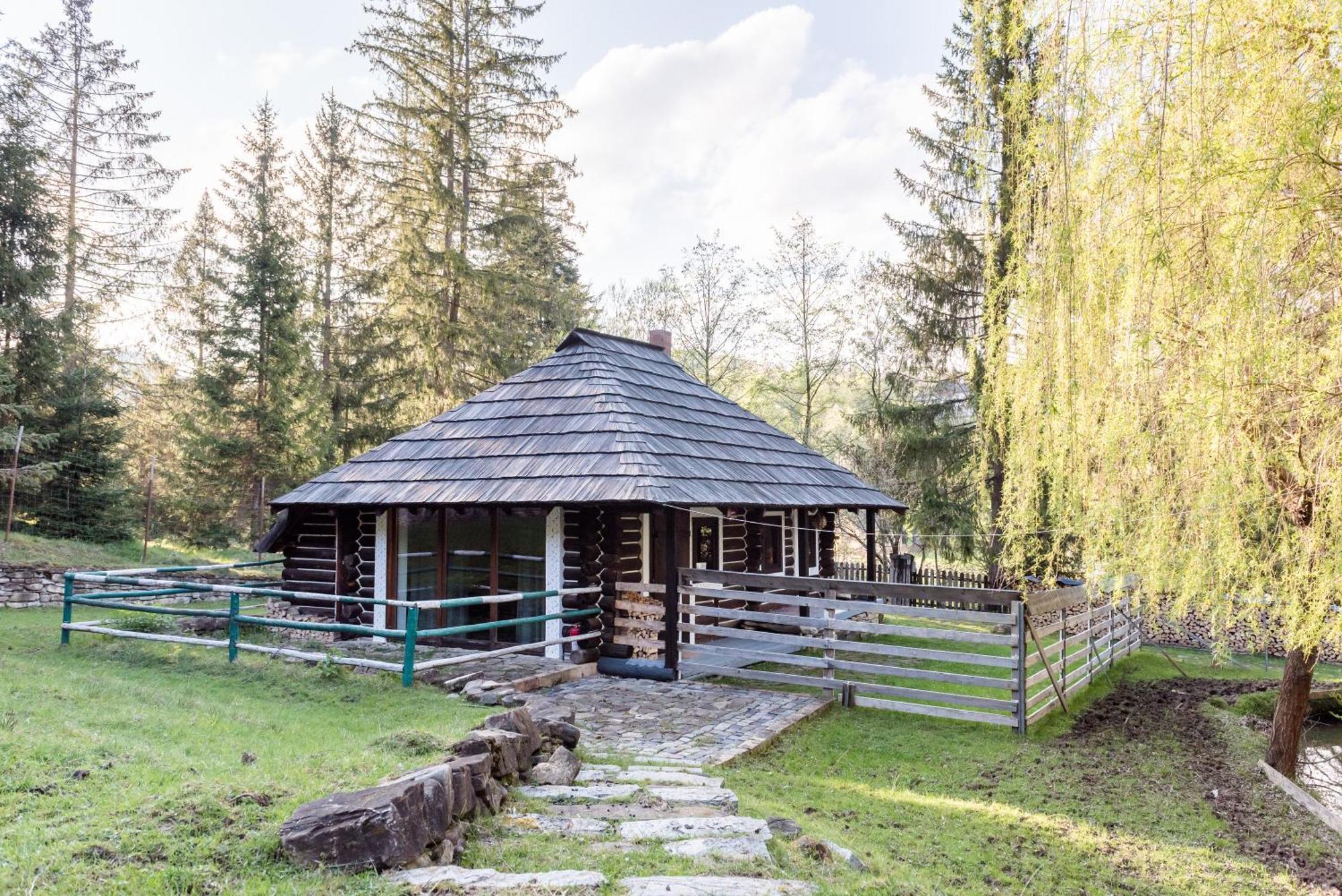 Pensiunea Casa Bunicilor Mînăstirea Humorului Exterior foto